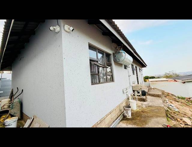 3 BEDROOM HOUSE FOR SALE IN KWAMASHU